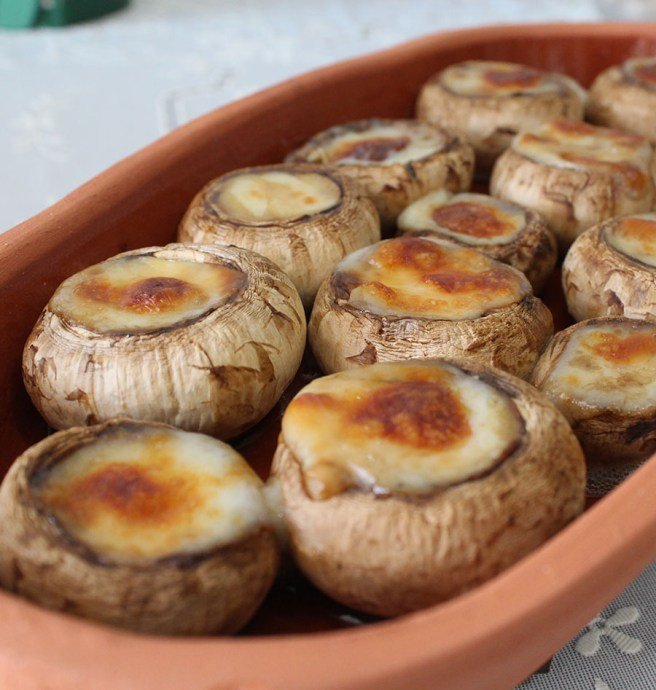 Kaşarlı Mantar Güveç